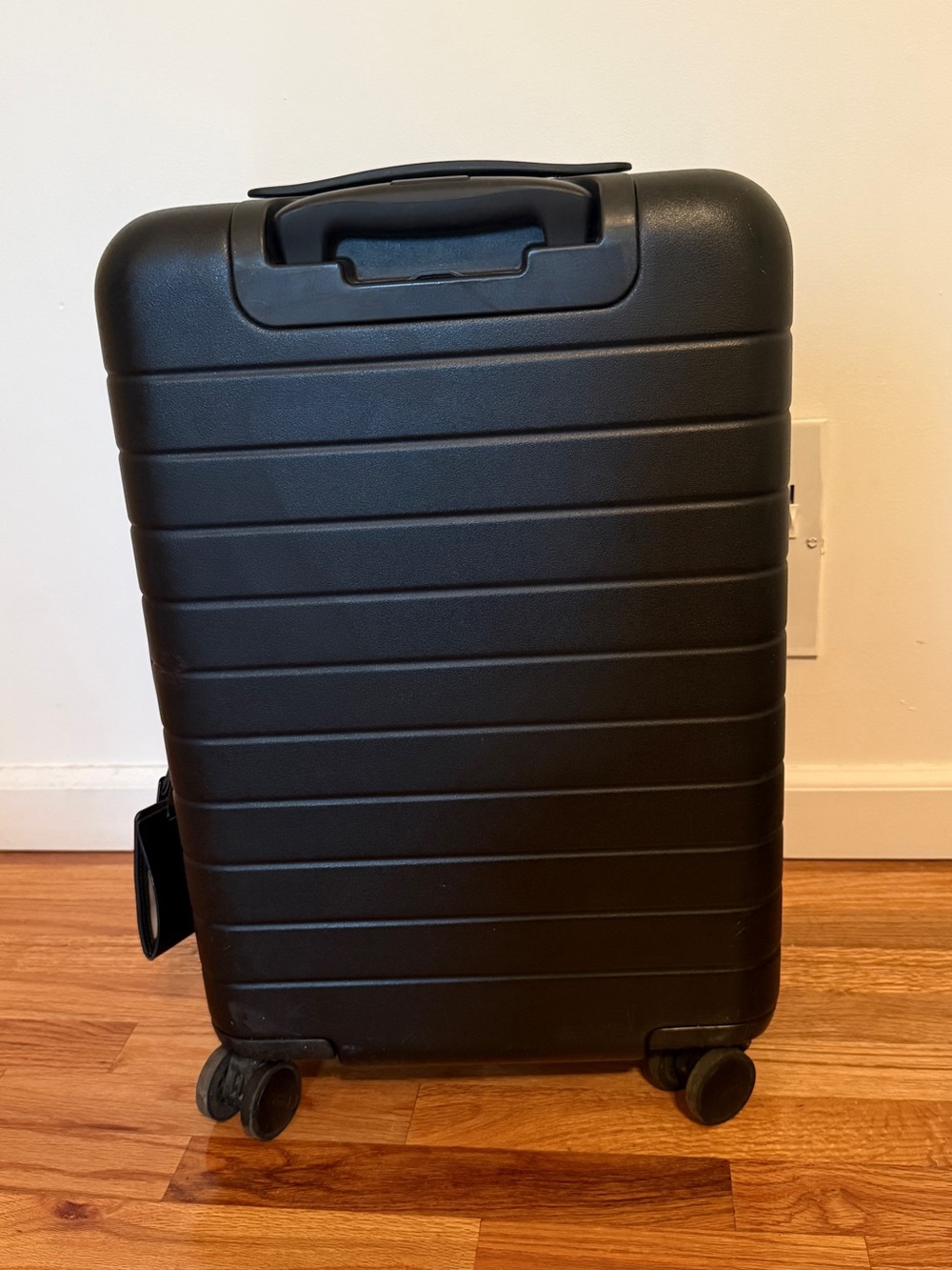 Away The Bigger Carry on Luggage - Picture 12 of 14